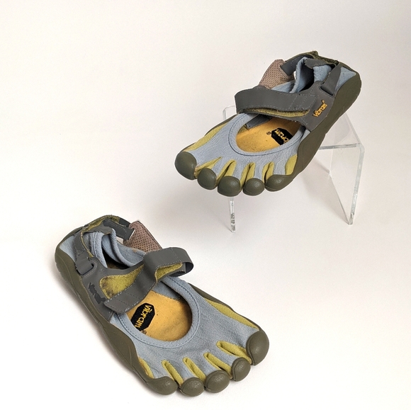Vibram Shoes - Vibram Five fingers Barefoot Running Shoes Size 8